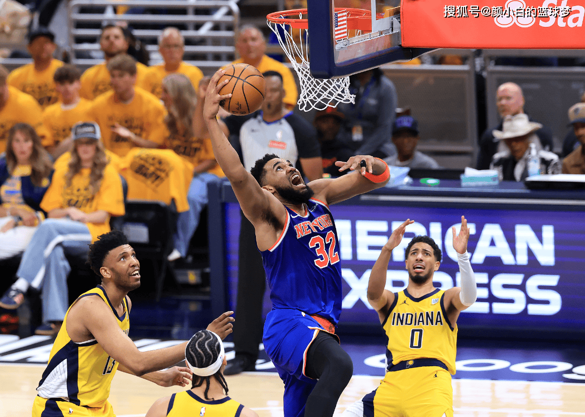 纽约尼克斯训练开放日，集结日完成体检引观众欢呼，NBA季后赛在即，控场能力成焦点的简单介绍