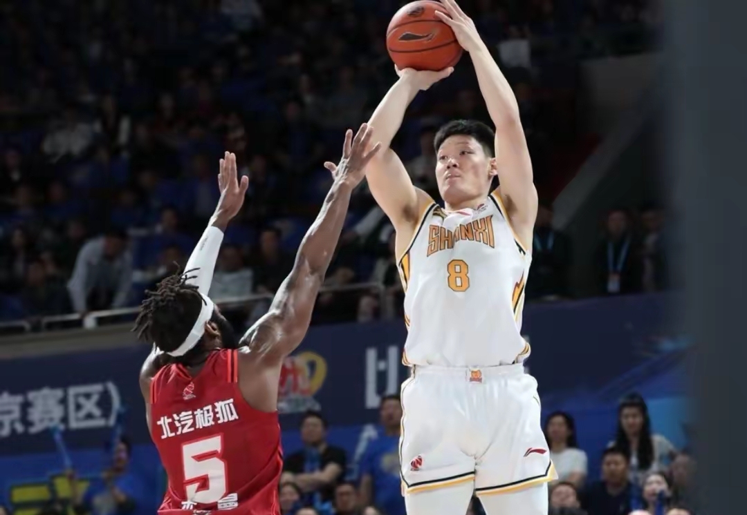 关于赛地聚焦——NBA季后赛清晨热度飙升；北京首钢官宣签约；更衣室稳定；资深球员宣示担当的信息