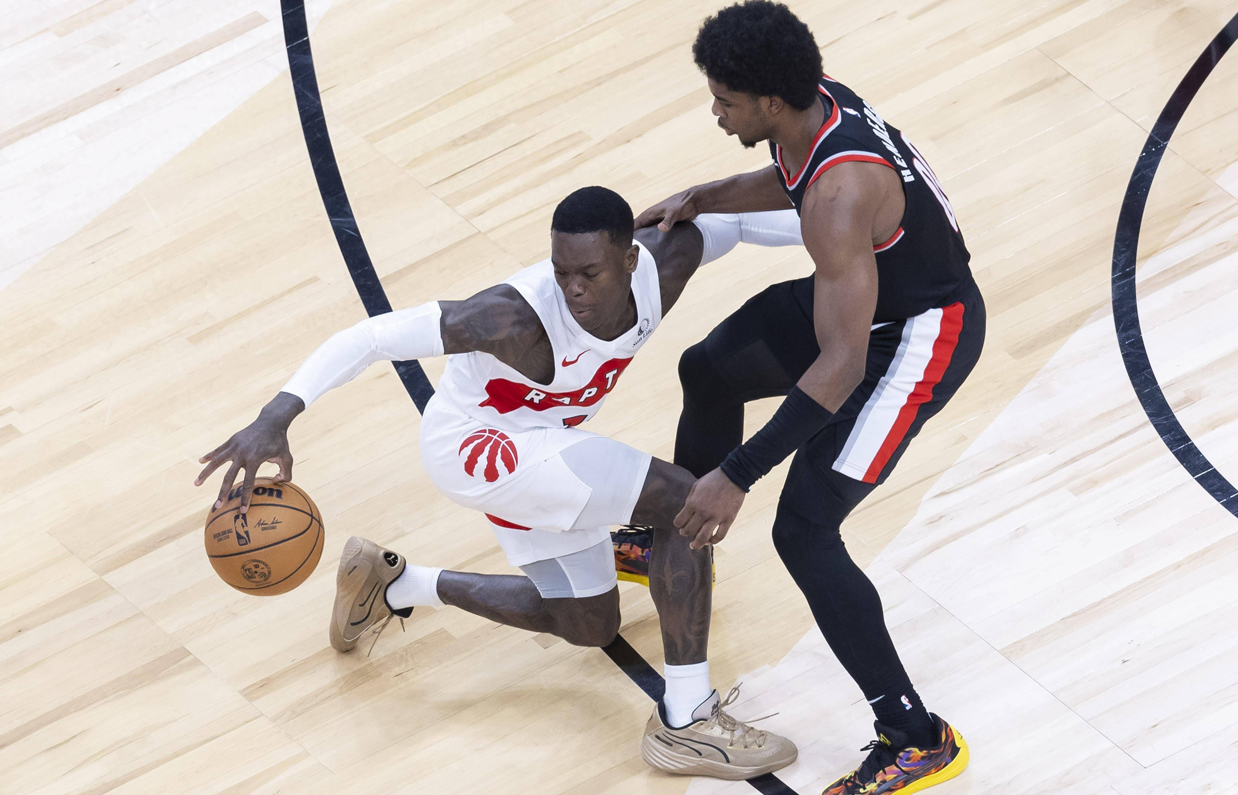 蜂鸟竞技-西亚卡姆在篮网比赛中惊险取胜，突破纪录引发热议！的简单介绍