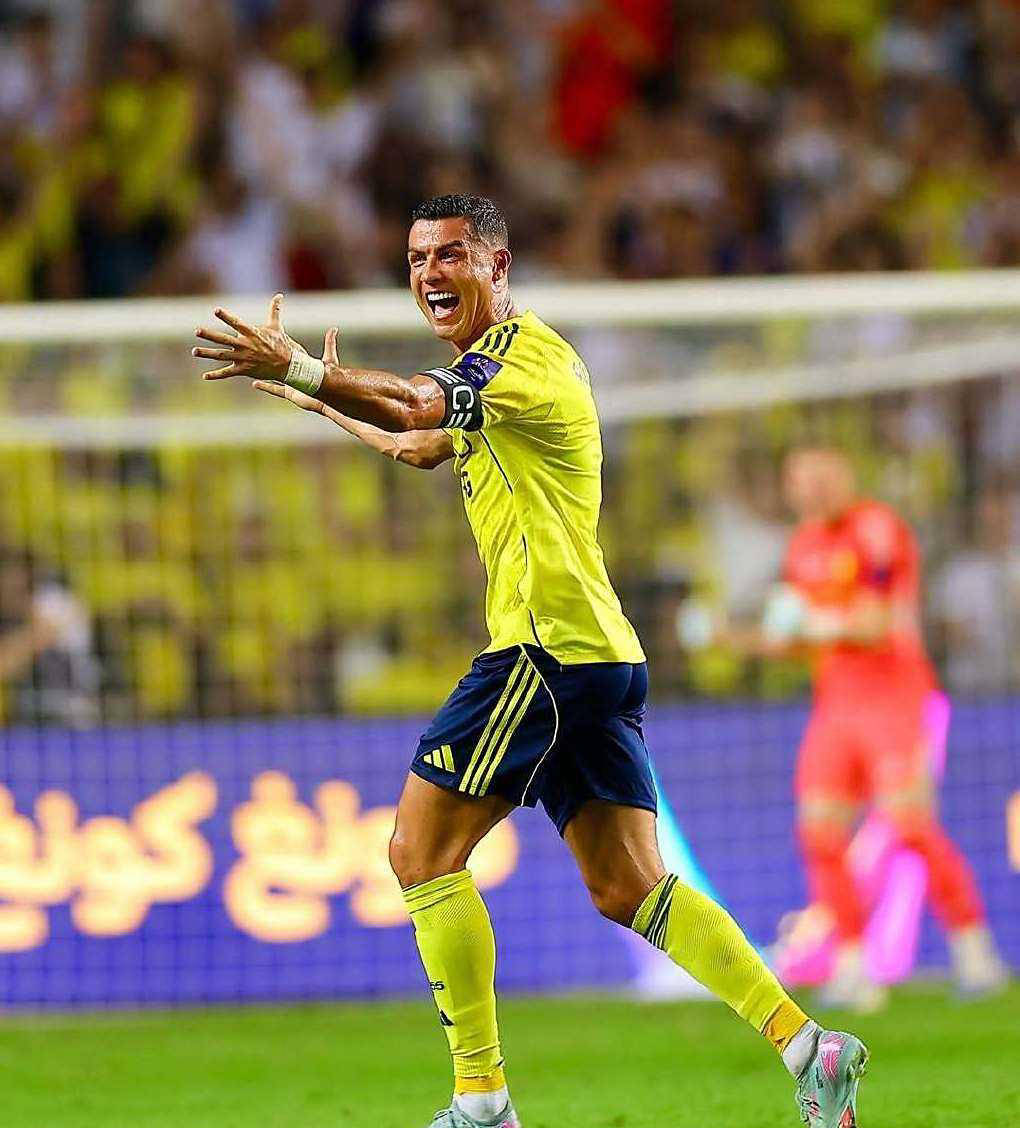 蜂鸟竞技-C罗迎来十五赛季高光表现，中国队球迷沸腾！的简单介绍