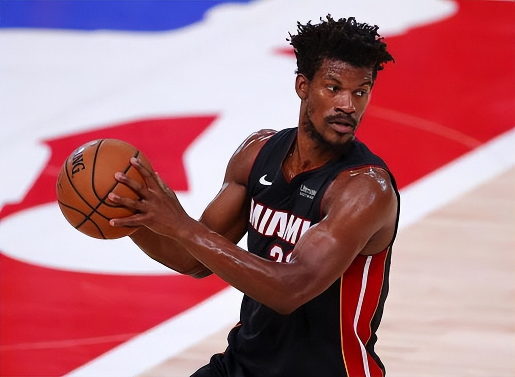 关于巴特勒回归赛场，绝杀首场状态亮眼，公牛观众沸腾！的信息